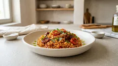 Ντοματόρυζο κατσαρόλας που βγαίνει χυλωμένο χωρίς να λασπώνει — με σωστό σιγοβράσιμο