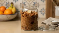 Σπιτική καστανή ζάχαρη με 2 υλικά: έτοιμη σε λίγα λεπτά και μένει μαλακή στο βάζο